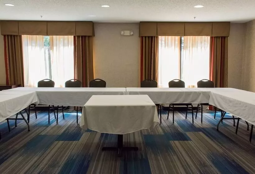 Holiday Inn Express Hotel & Suites Kinston, An Ihg