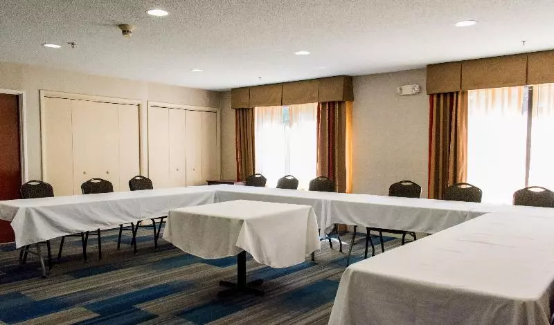 Holiday Inn Express Hotel & Suites Kinston, An Ihg