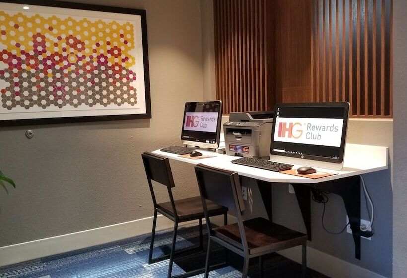 Отель Holiday Inn Express Oneill By Ihg