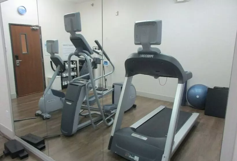 בית מלון כפרי Holiday Inn Express Oneill By Ihg