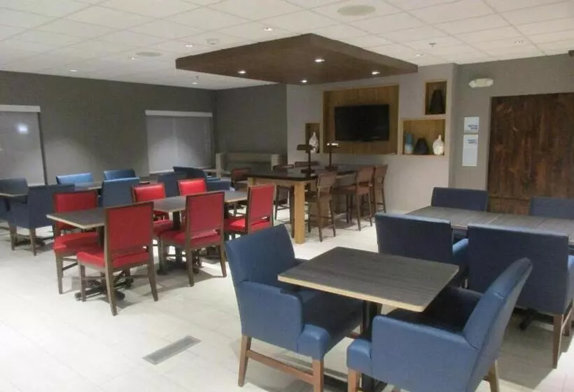 בית מלון כפרי Holiday Inn Express Oneill By Ihg