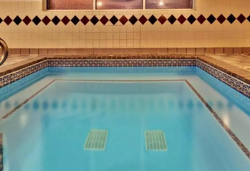 בית מלון כפרי Holiday Inn Express Oneill By Ihg