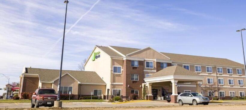 Отель Holiday Inn Express Oneill By Ihg