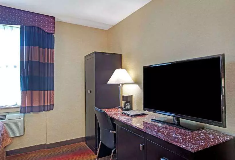 Hotelli Days Inn By Wyndham Brooklyn