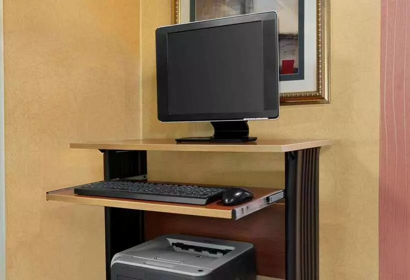 Hotelli Days Inn By Wyndham Brooklyn