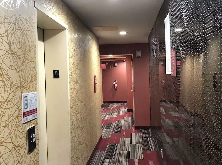 Hotelli Days Inn By Wyndham Brooklyn