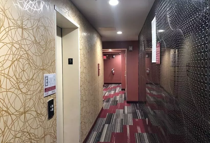 Hotelli Days Inn By Wyndham Brooklyn