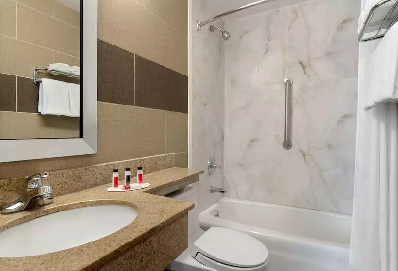 Hotelli Days Inn By Wyndham Brooklyn