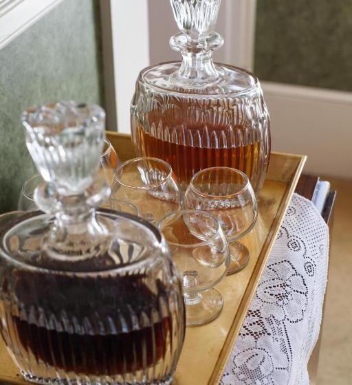 Отель Isaiah Jones Homestead Bed And Breakfast