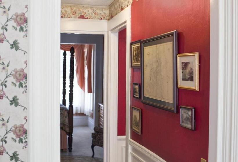 Отель Isaiah Jones Homestead Bed And Breakfast