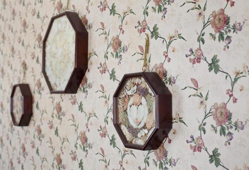 Отель Isaiah Jones Homestead Bed And Breakfast