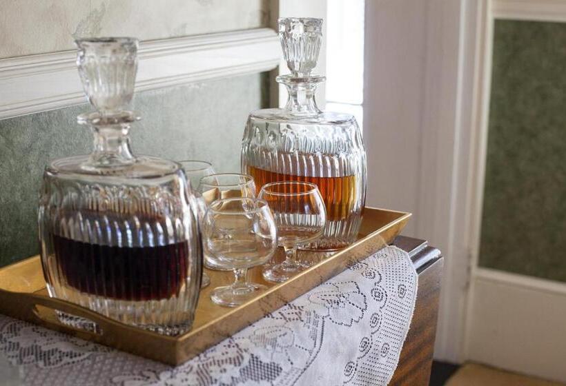 Отель Isaiah Jones Homestead Bed And Breakfast