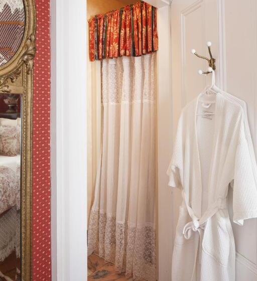 Отель Isaiah Jones Homestead Bed And Breakfast