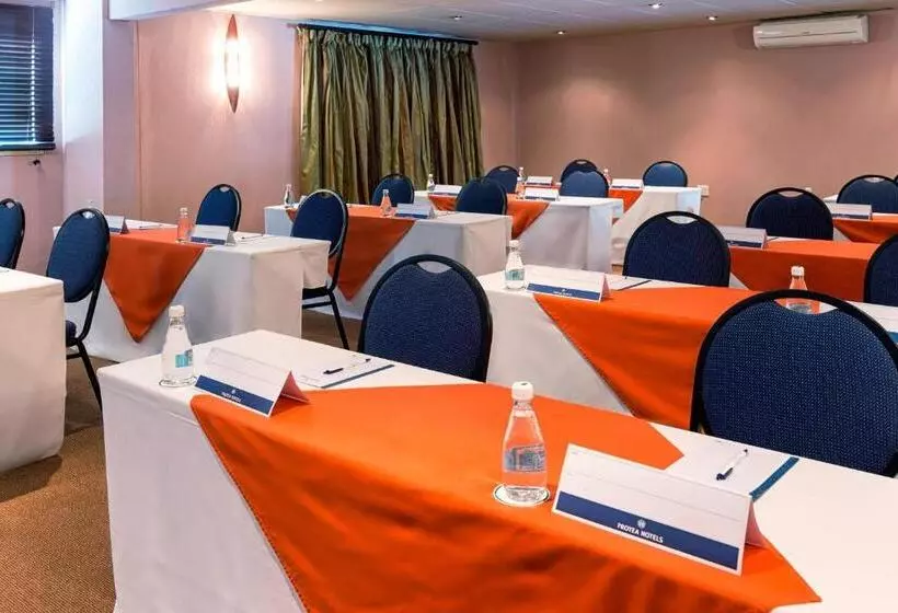 Protea Hotel By Marriott Zambezi River Lodge