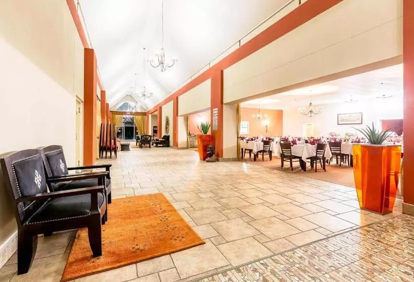 Protea Hotel By Marriott Zambezi River Lodge