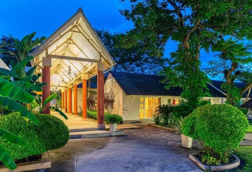 Protea Hotel By Marriott Zambezi River Lodge