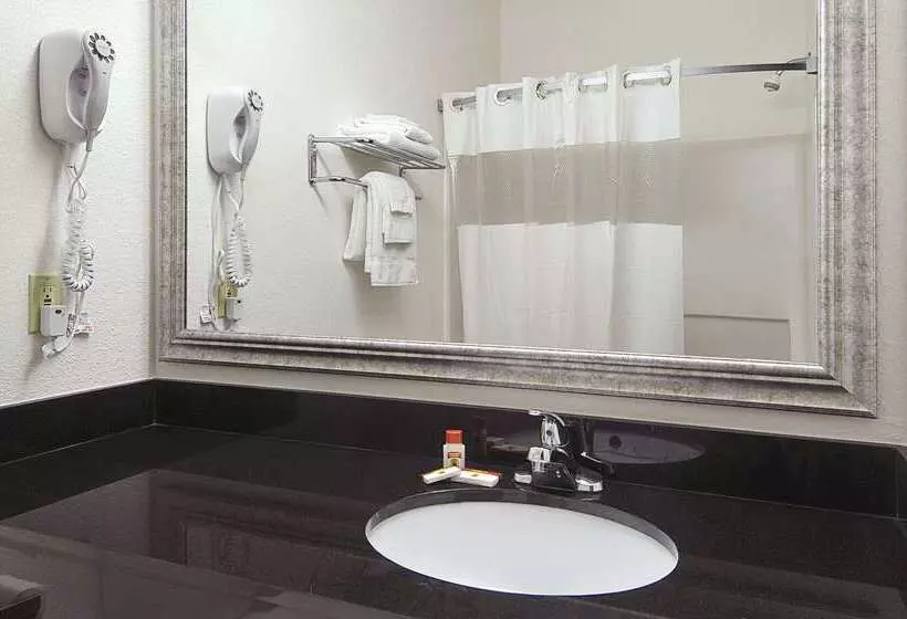 هتل Super 8 By Wyndham Bowling Green North