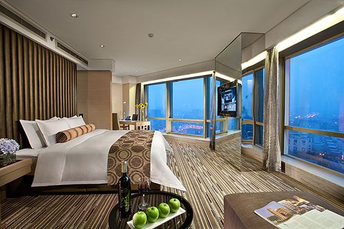 Longchamp Garden Hotel