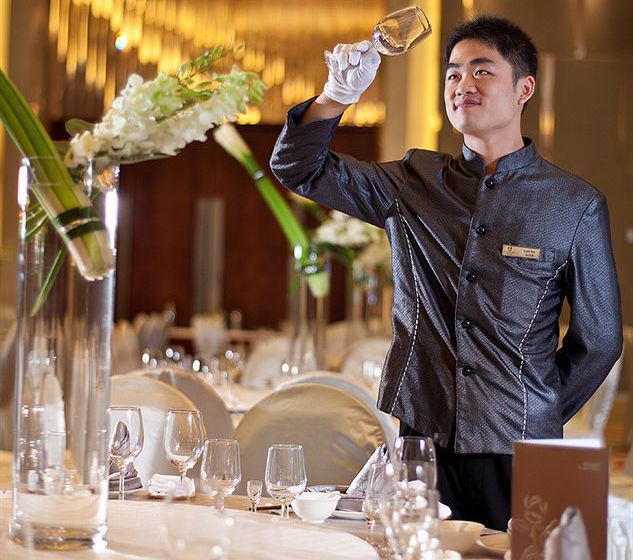 Longchamp Garden Hotel