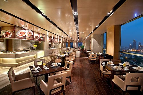 Longchamp Garden Hotel