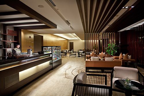 Longchamp Garden Hotel