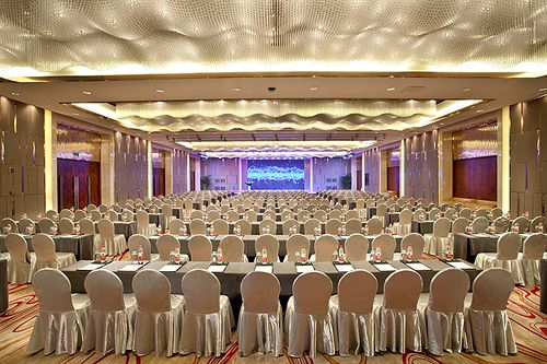 Longchamp Garden Hotel