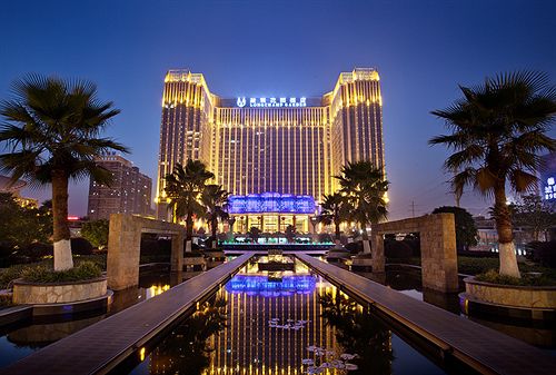 Longchamp Garden Hotel