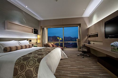 Longchamp Garden Hotel