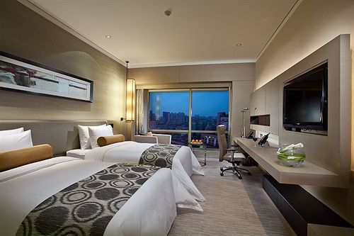 Longchamp Garden Hotel