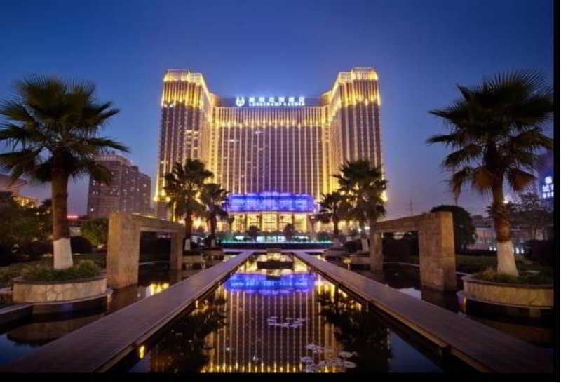 Longchamp Garden Hotel