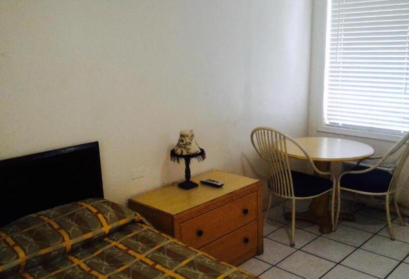 モーテル Sunset Inn  Fort Pierce, Fl