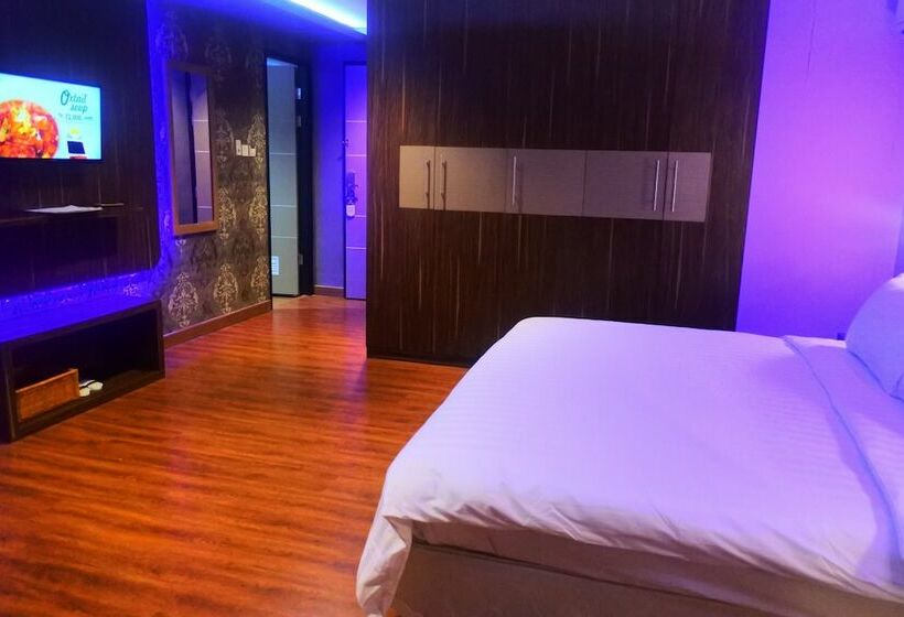 בית מלון כפרי Aston Ketapang City