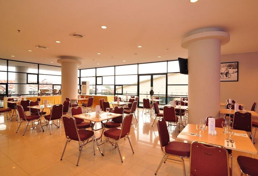 בית מלון כפרי Aston Ketapang City