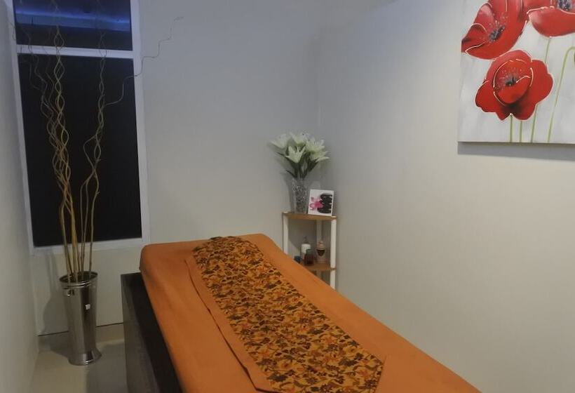 בית מלון כפרי Aston Ketapang City