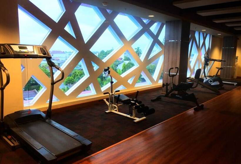 בית מלון כפרי Aston Ketapang City