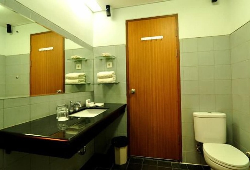 בית מלון כפרי Aston Ketapang City