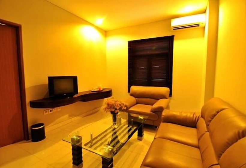 בית מלון כפרי Aston Ketapang City