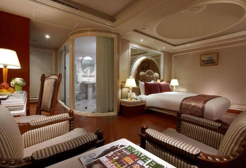 هتل Charming Castle