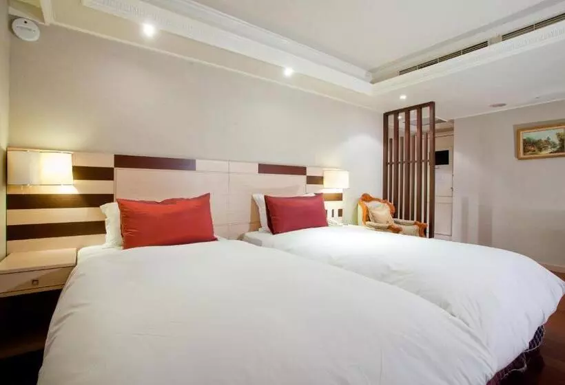 هتل Charming Castle