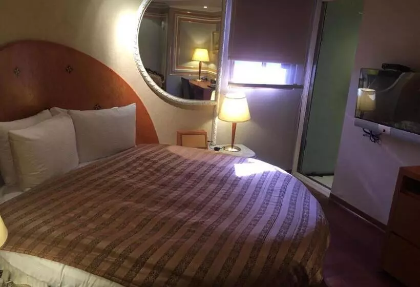 هتل Charming Castle