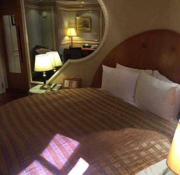 هتل Charming Castle