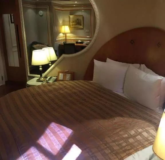 هتل Charming Castle