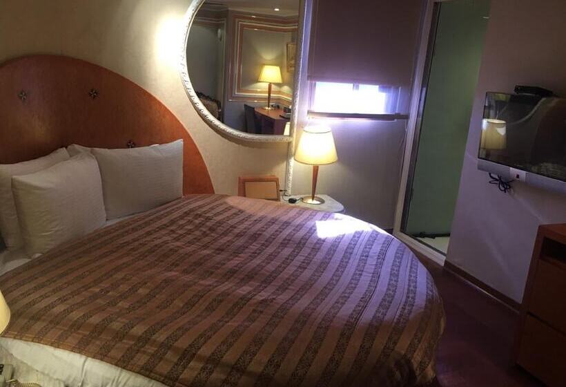 هتل Charming Castle