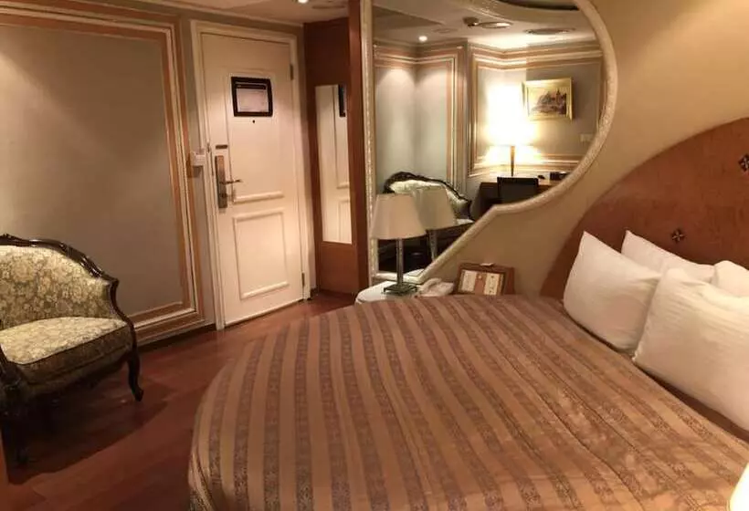 هتل Charming Castle