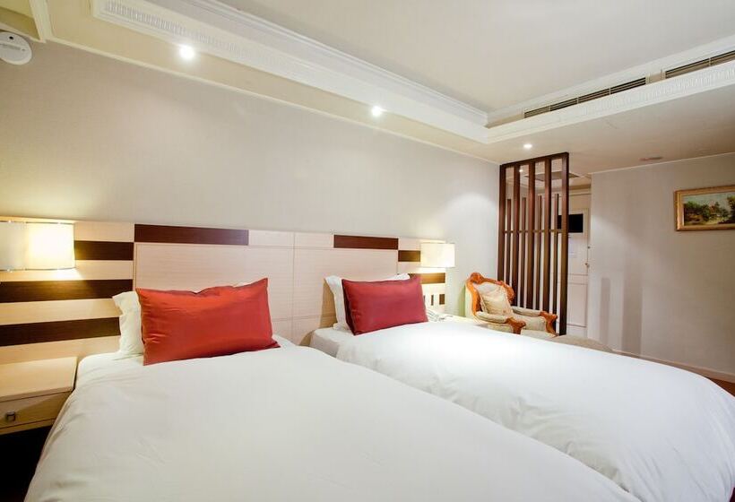 هتل Charming Castle