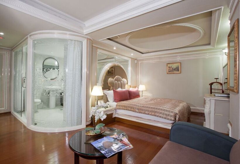 هتل Charming Castle