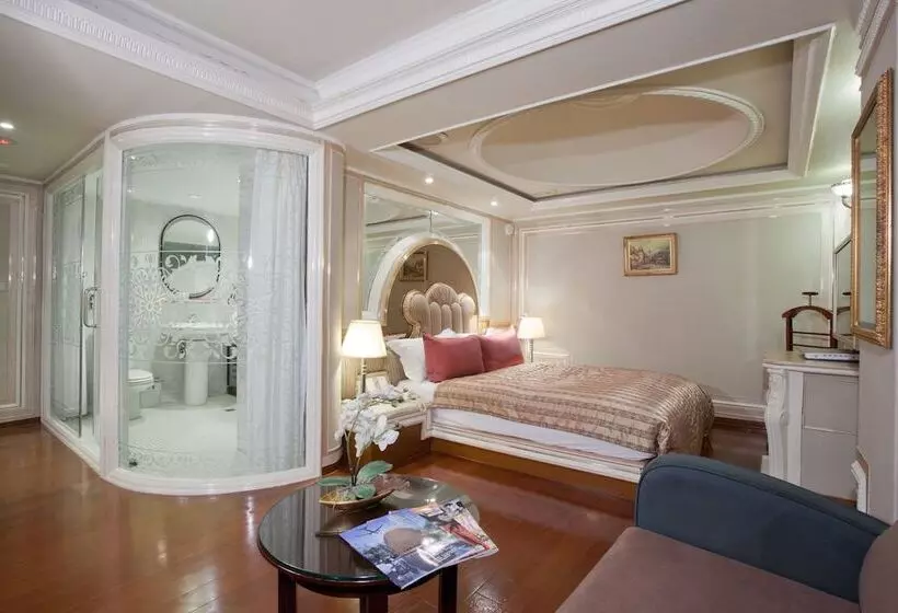 هتل Charming Castle