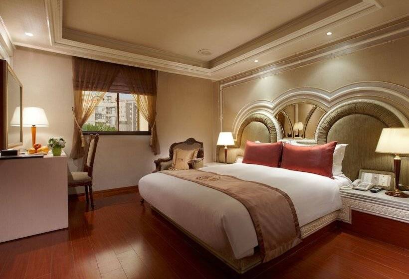 هتل Charming Castle