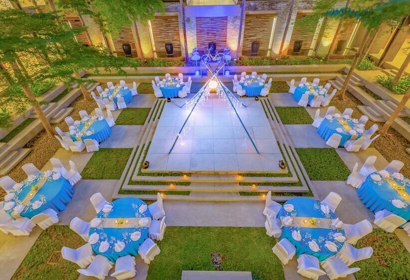 בית מלון כפרי Courtyard By Marriott Bali Nusa Dua Resort