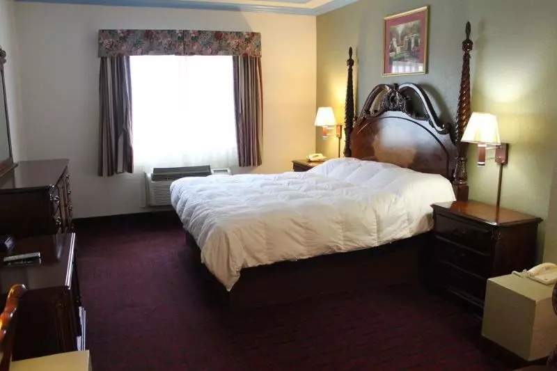 هتل Baymont By Wyndham Texas City